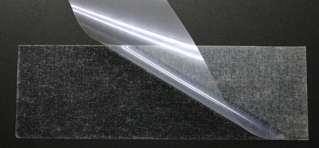 クリーンルーム用両面テープです。プラスチック製コア(芯)とフィルムのセパレーター(剥離紙)で構成されています。ゴミや埃の発塵を抑えます。 クリーンルーム用両面テープです。プラスチック製コア(芯)とフィルムのセパレーター(剥離紙)