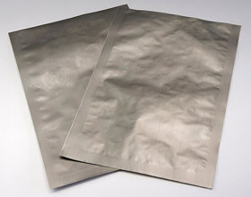 帯電防止アルミ袋は、静電気を防止ができ、乾燥剤や脱酸素剤が使える防湿・酸素防止のハイバリヤー袋です。