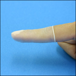 クリーンルーム用指サックです。製品の詳細写真です。静電気破壊防止指サックはニトリルゴム製。強力な滑り止め効果があります。