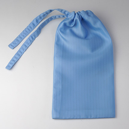 クリーンルーム用の静電気帯電防止の巾着袋は、布製の発塵しないカバーや口が閉じる紐付きバッグ袋です。クリーンルーム作業服と同じ生地。