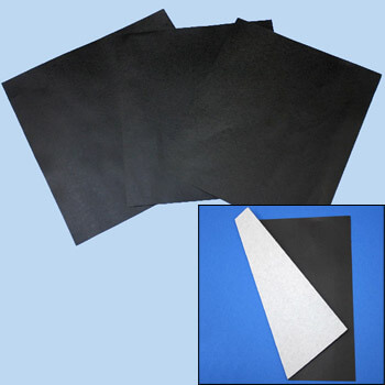 黒色クリーンペーパーは、片面が黒色の無塵紙なので、クリーンルームで使える低発塵の紙粉が出ない紙製品です。